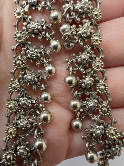 Beautifully Cast Victorian Silver Floral Neck Chain Collar