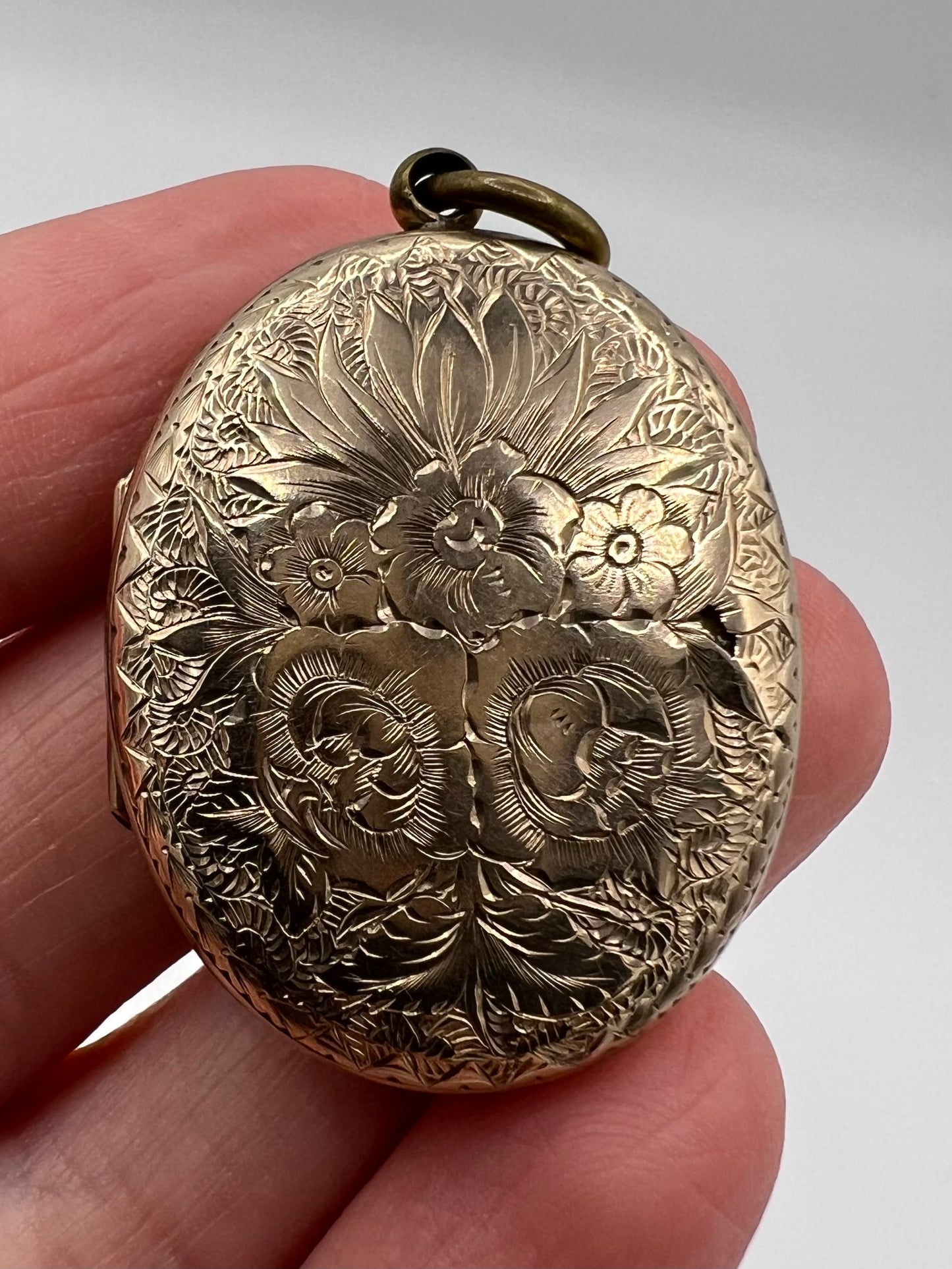 Antique Gold Locket With Beautiful Flower Work Inside