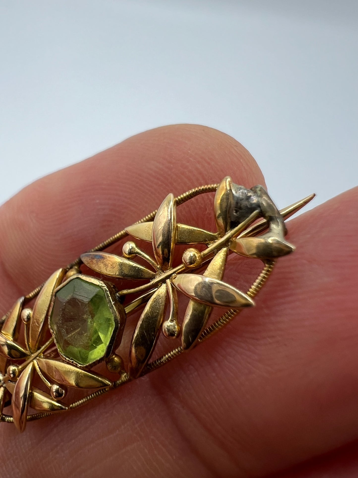 Murrle Bennett 15ct Gold Peridot Art Nouveau Mistletoe Brooch