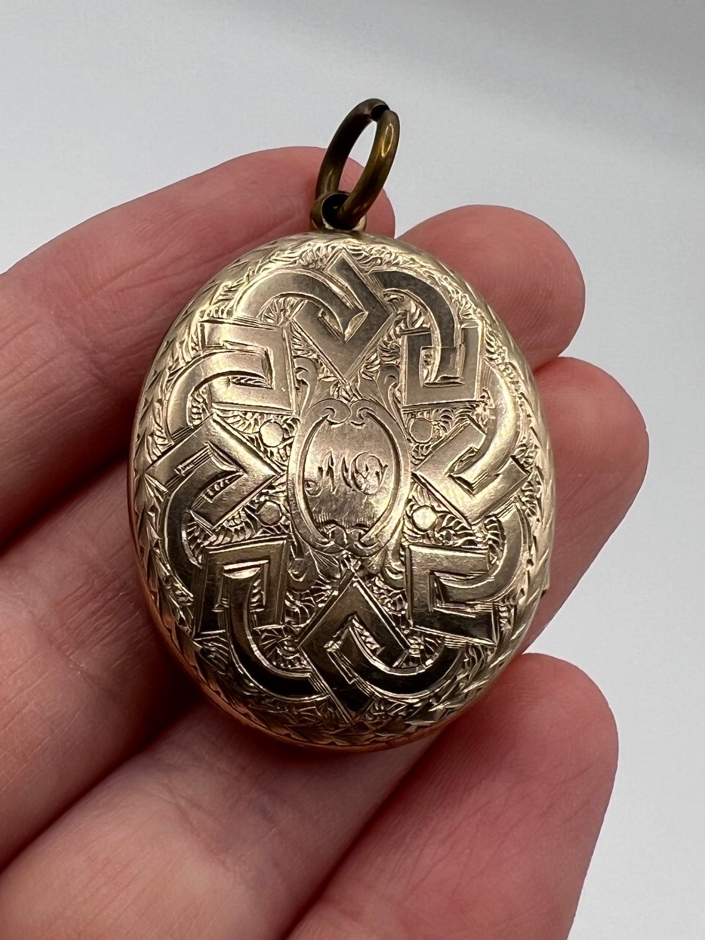 Antique Gold Locket With Beautiful Flower Work Inside