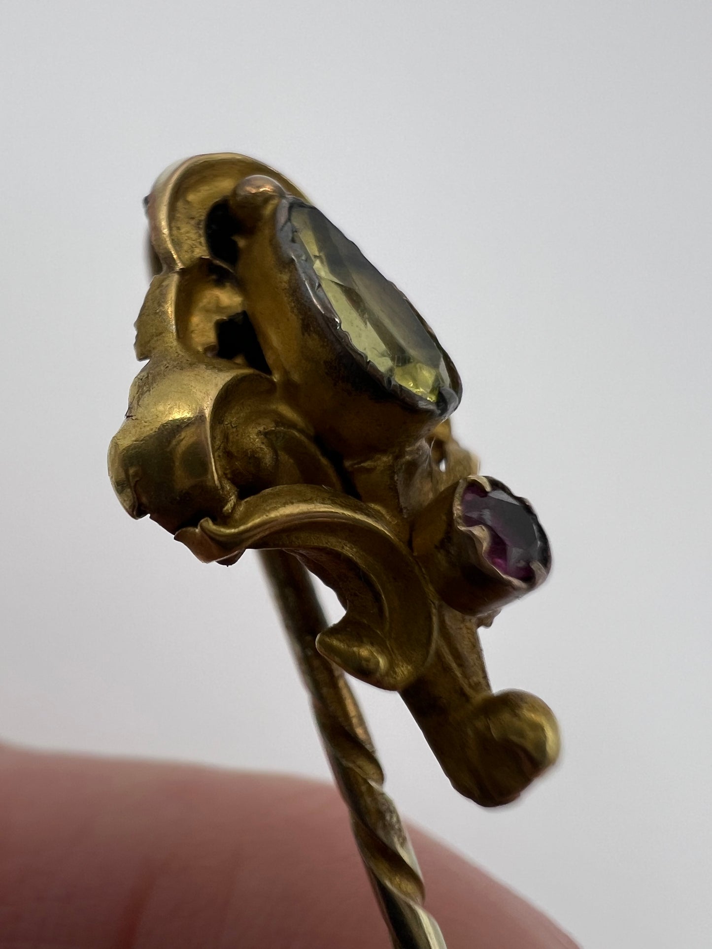 Chrysoberyl And Garnet Rococo Style Gold Boxed Stick Pin