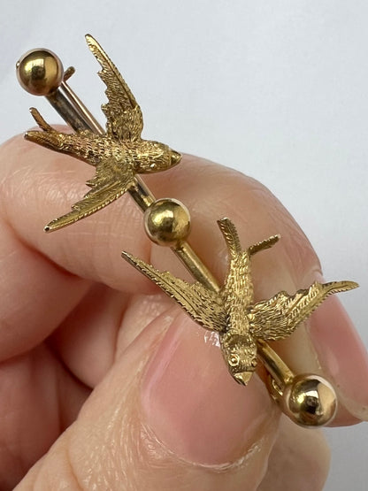 Sweet 15ct Gold Double Swallow Sweetheart Bird Brooch...Or earrings?