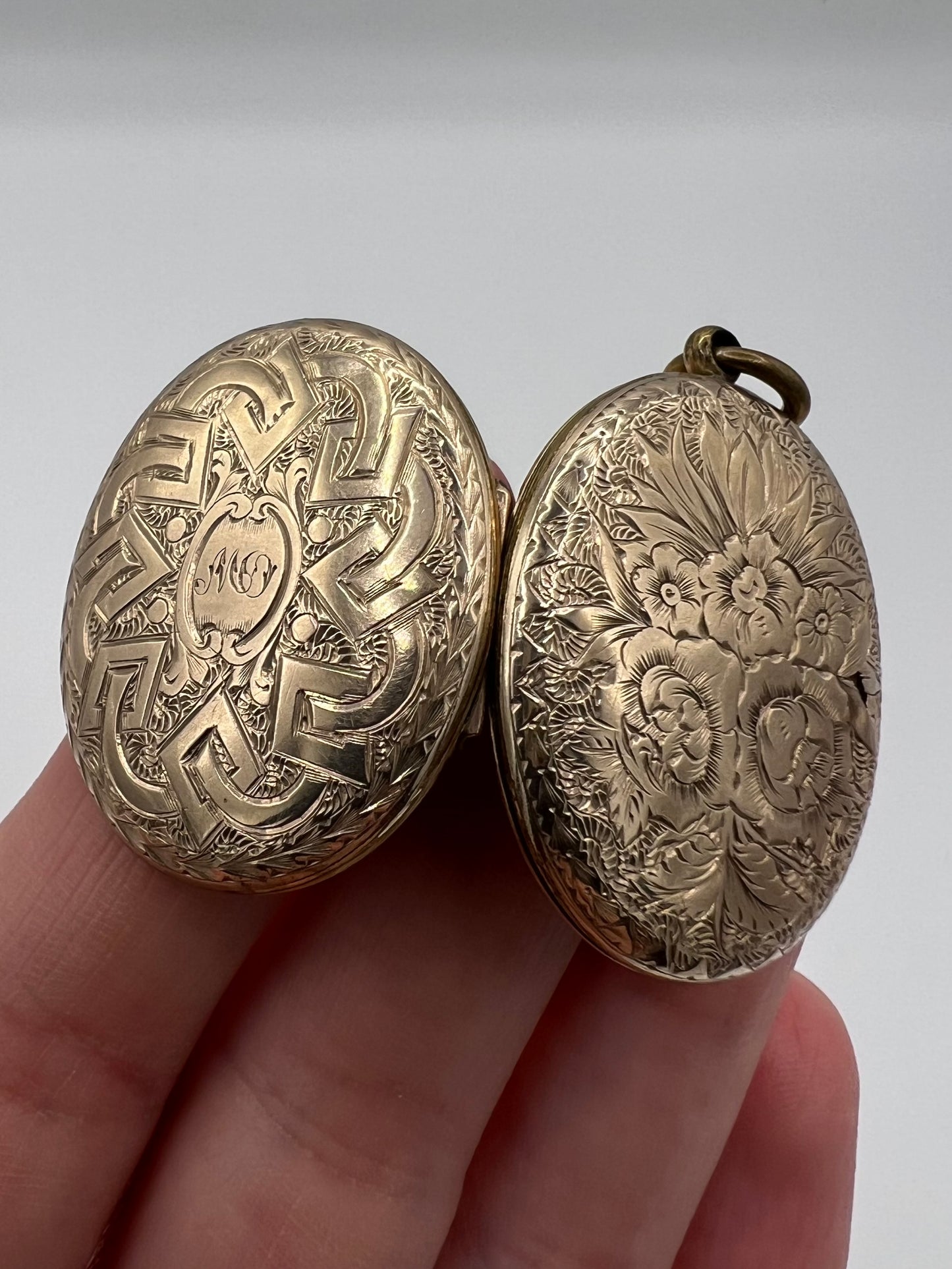 Antique Gold Locket With Beautiful Flower Work Inside