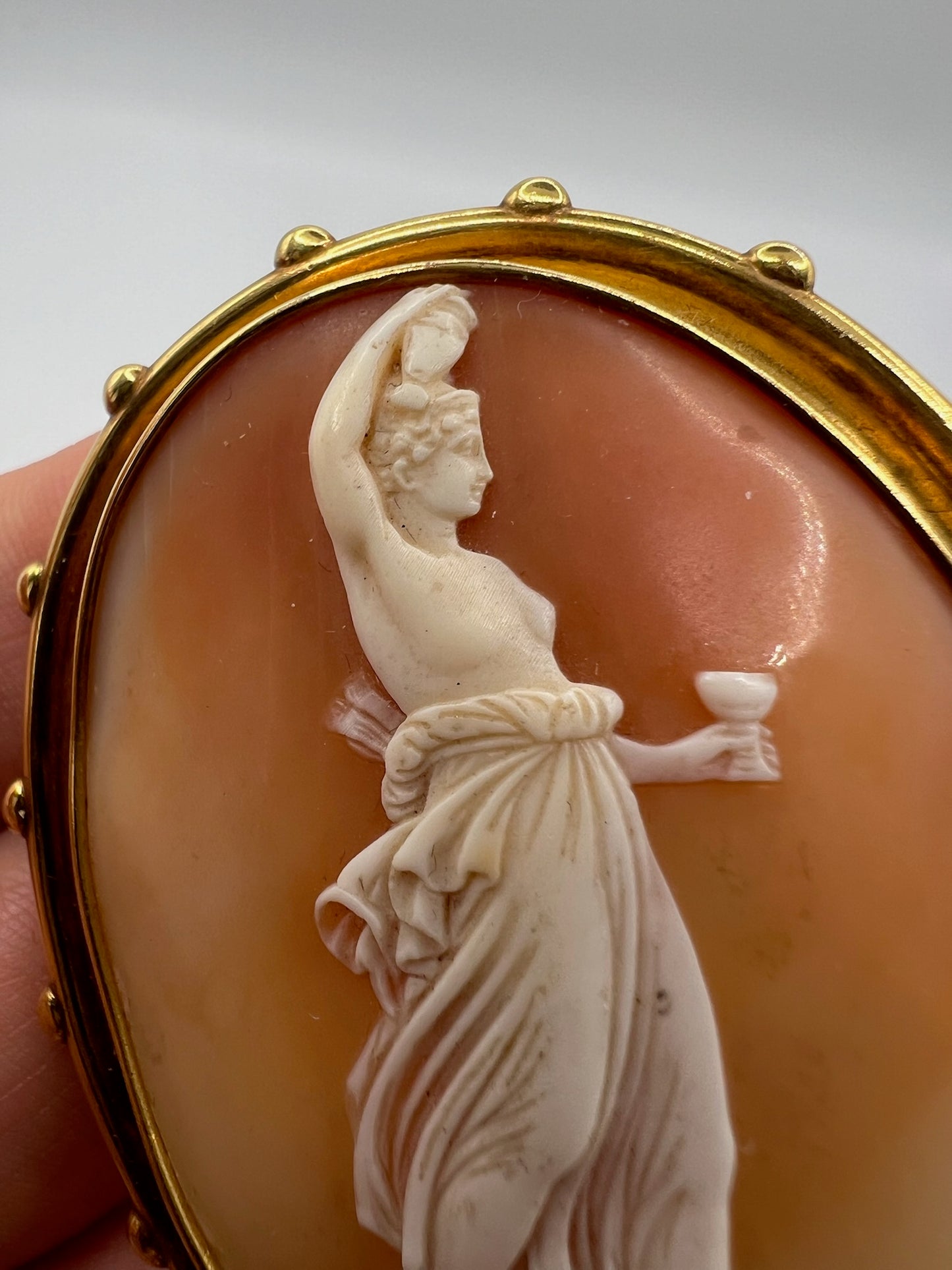 Large 15ct Gold Antique Shell Cameo Brooch