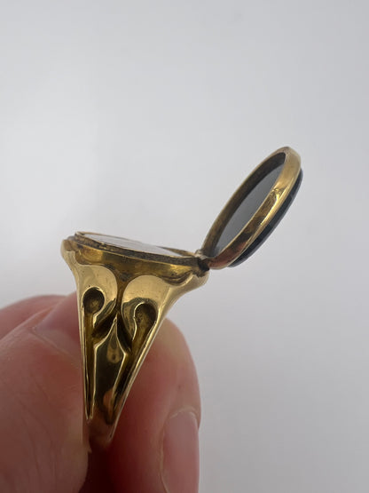 1859 Banded Onyx Black Cat Intaglio Seal Locket Memorial Opening Ring