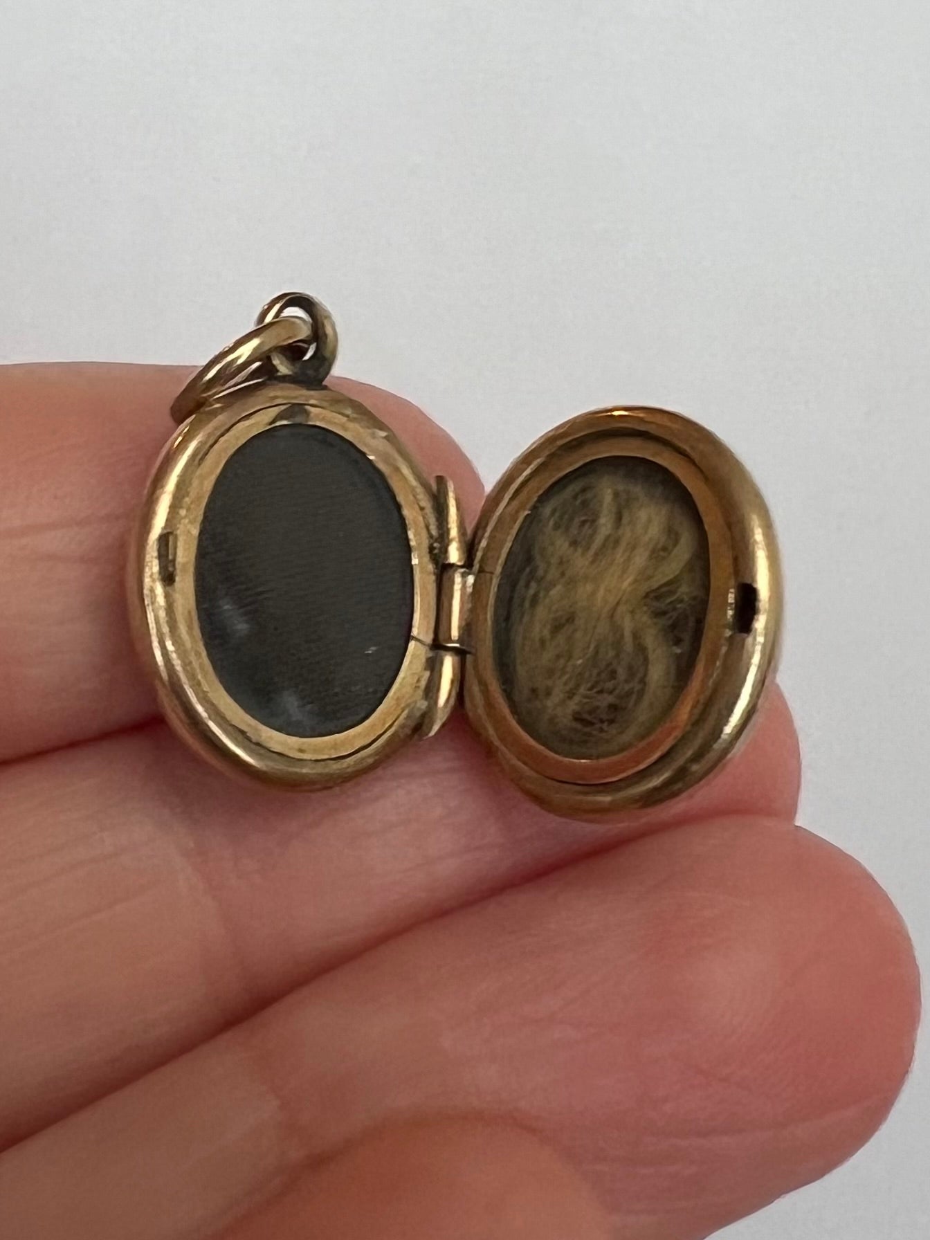 Small But Perfectly Formed Gold Bloodstone Intaglio Seal Locket