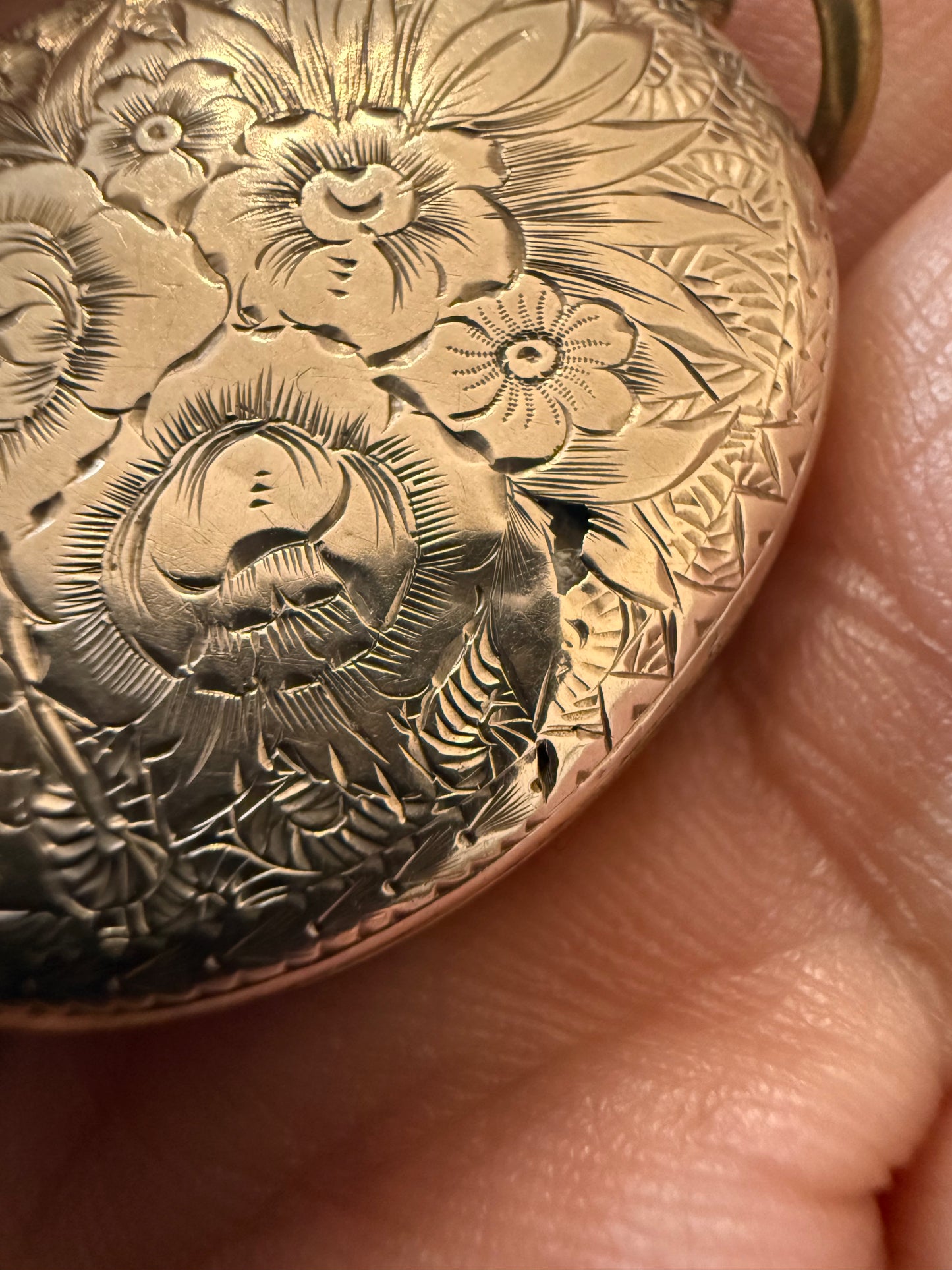 Antique Gold Locket With Beautiful Flower Work Inside