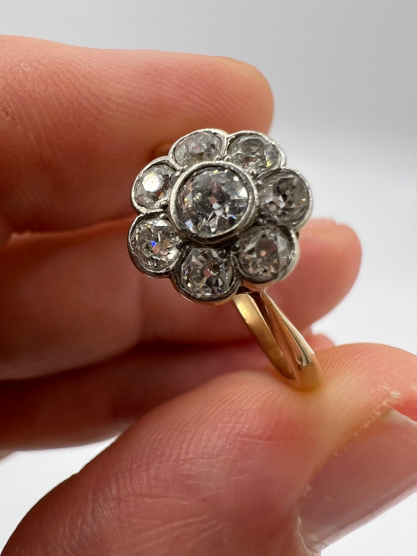 Antique Late Victorian / Early 20th Century Old Cut Diamond Daisy ring