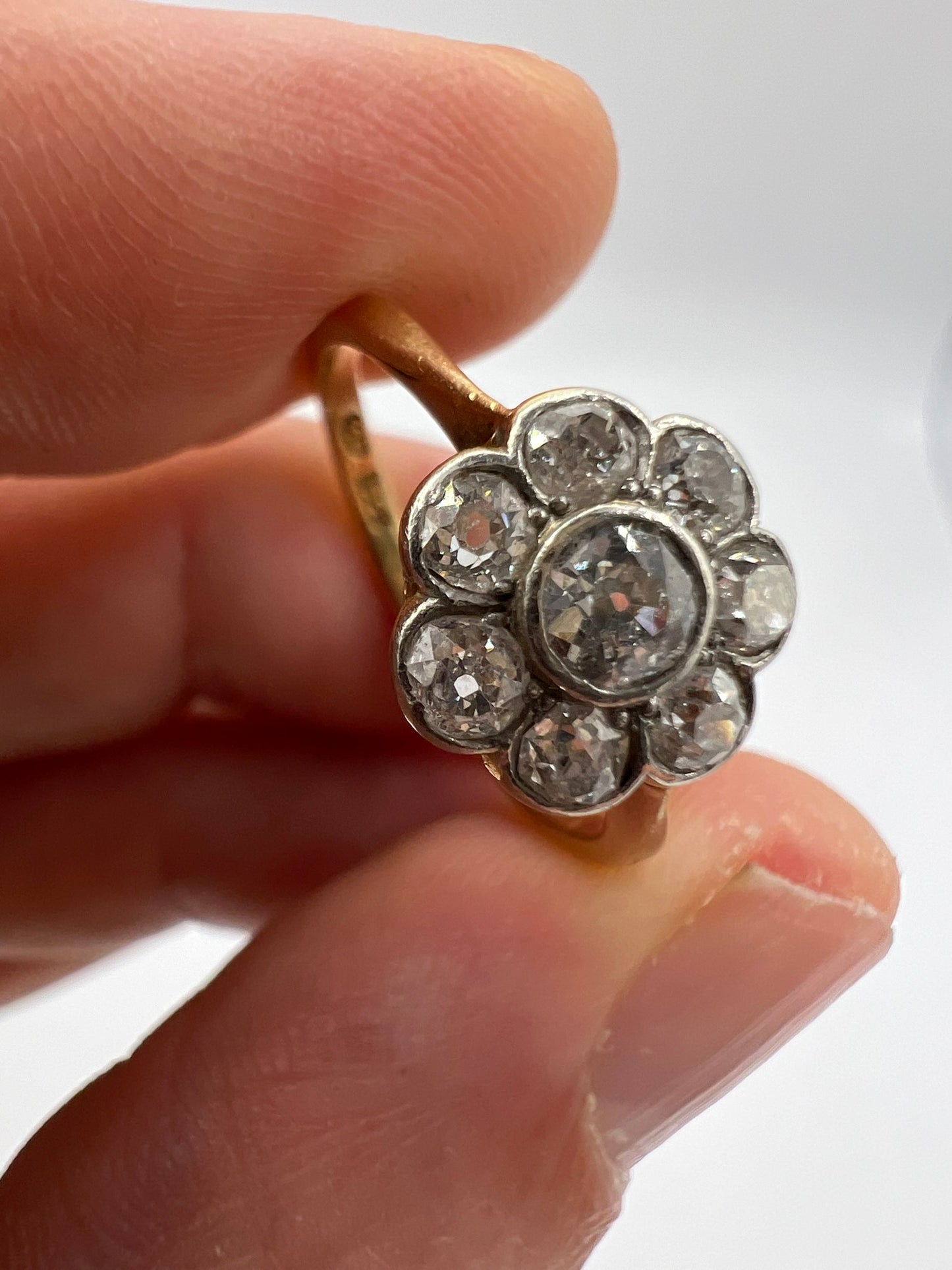 Antique Late Victorian / Early 20th Century Old Cut Diamond Daisy ring