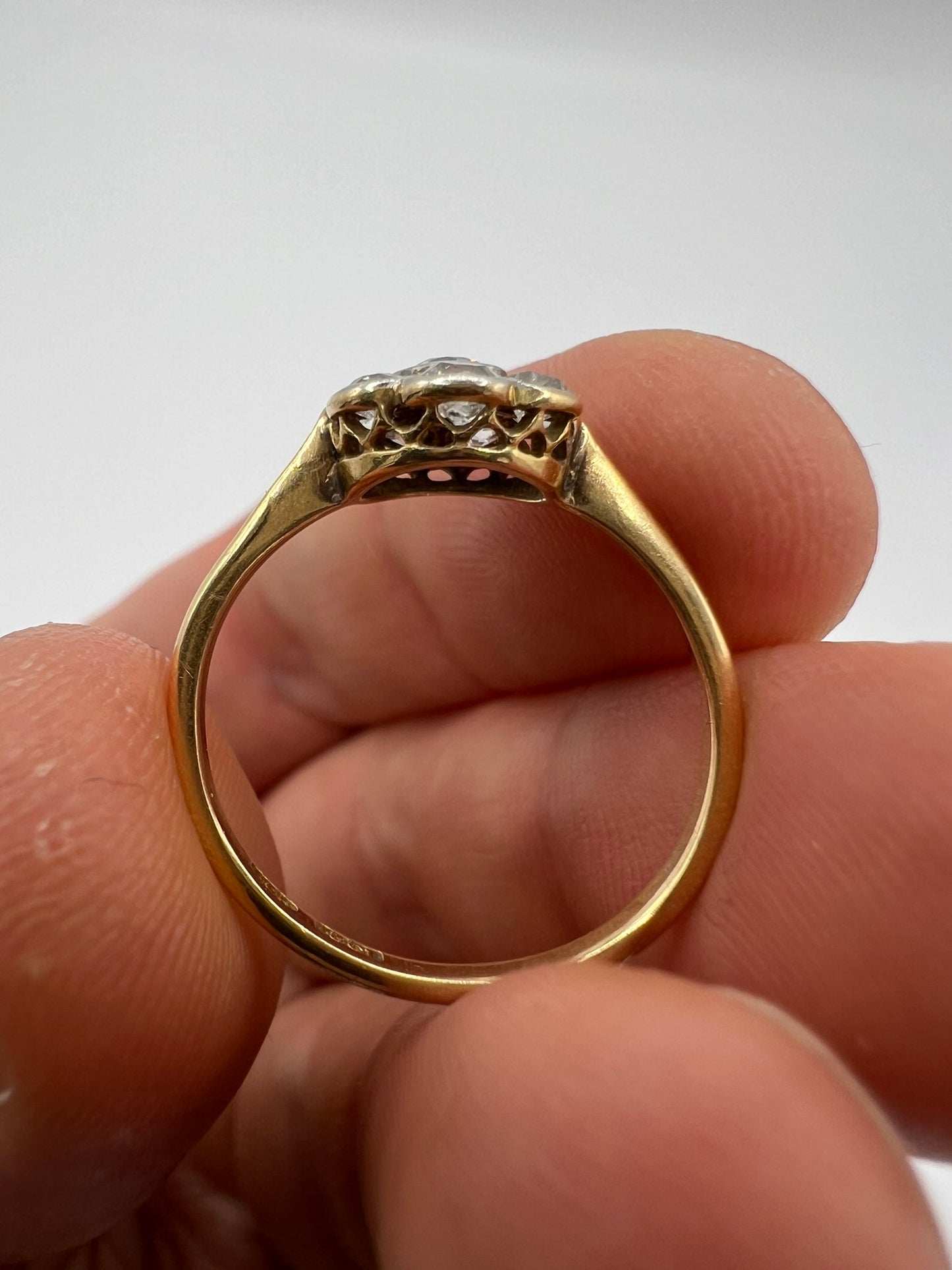 Antique Late Victorian / Early 20th Century Old Cut Diamond Daisy ring