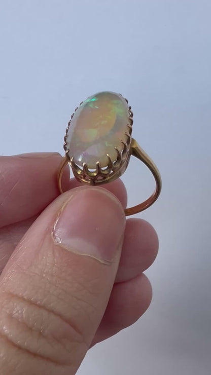 Edwardian Australian Crystal Jelly Opal Up and Down Oval Plain Cocktail Ring